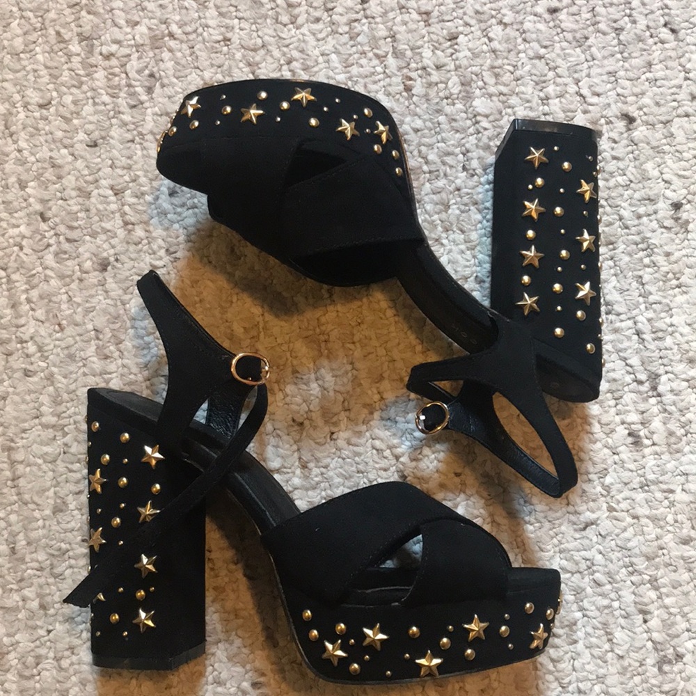 Studded open toe chunky platform heels 🌟
